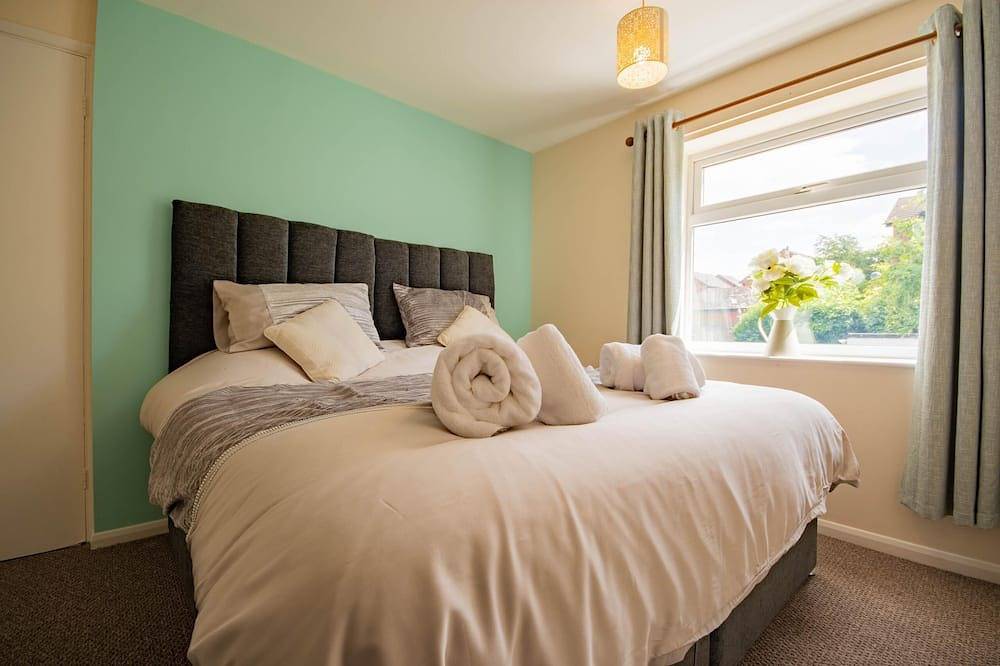 Cheerful 3-bed house in Worcester City Centre in Worcester, Worcestershire