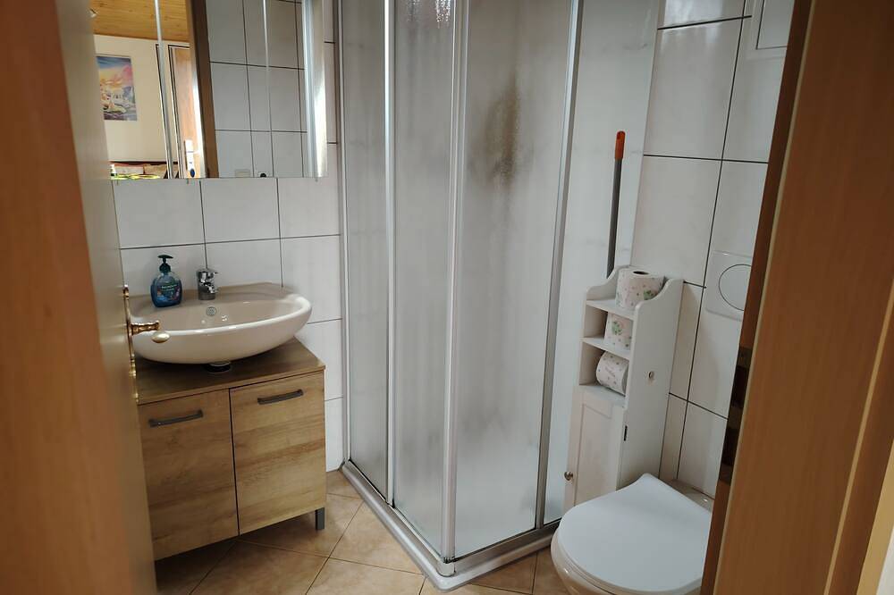 Ganze Wohnung, Kleine Ferienwohnung/Apartment für 1 - 3 Personen in Niederau (Sachsen), Meißen Region