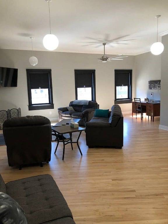 Ganze Wohnung, Erleben Sie die Main Street in Elkhart County