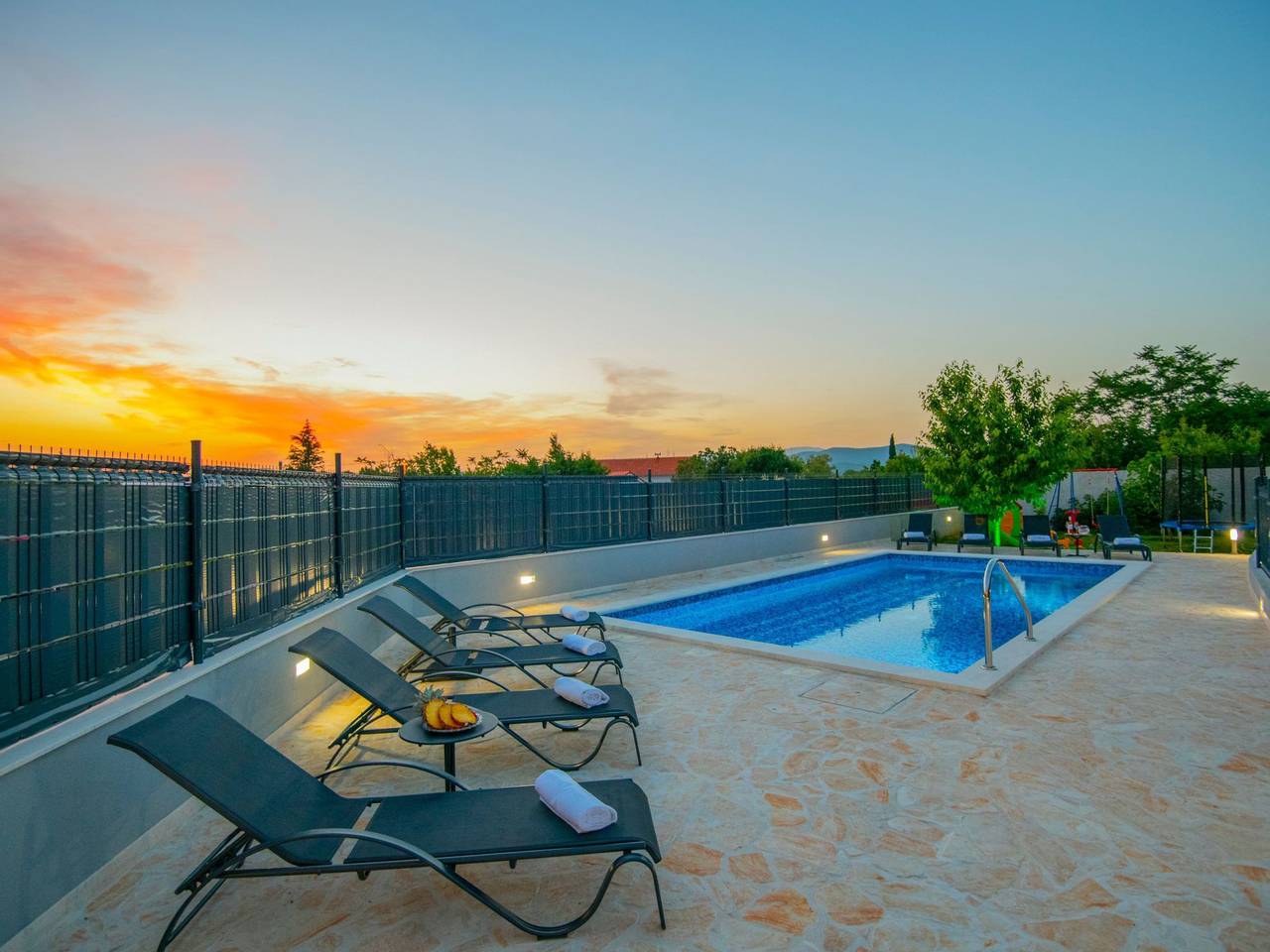 Villa "Mile" mit beheiztem Pool, Grill und Terrasse in Makarska Riviera