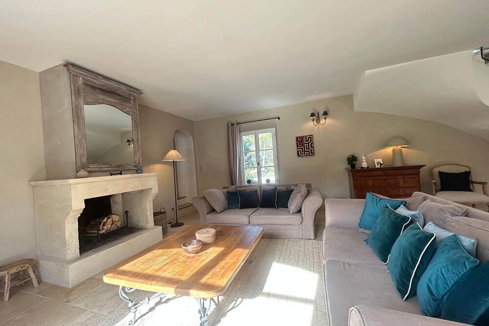 Stunning Bastide - Aix-en-Provence – Pool, Garden, 5 Bedrooms in Ventabren, Aix-en-Provence region