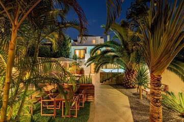 Maison d’hôte pour 2 personnes, avec piscine et jardin à Ponta Delgada