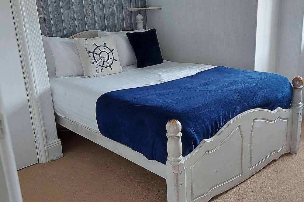 Room 6 double bedroom in Paignton, Torbay