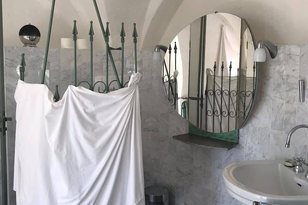 Villa 'Marcello'; 400 Jahre alte Ölmühle, freier Blick auf´s Meer in Vasia, Riviera di Ponente