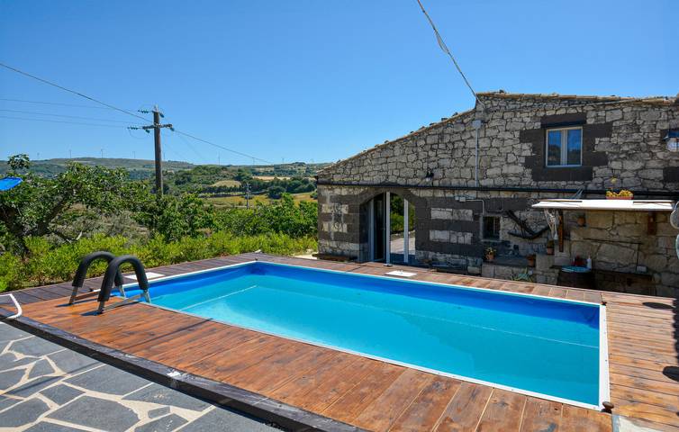 Casa vacanza per 5 persone, con Terrazza e Giardino nonché Piscina a Buccheri