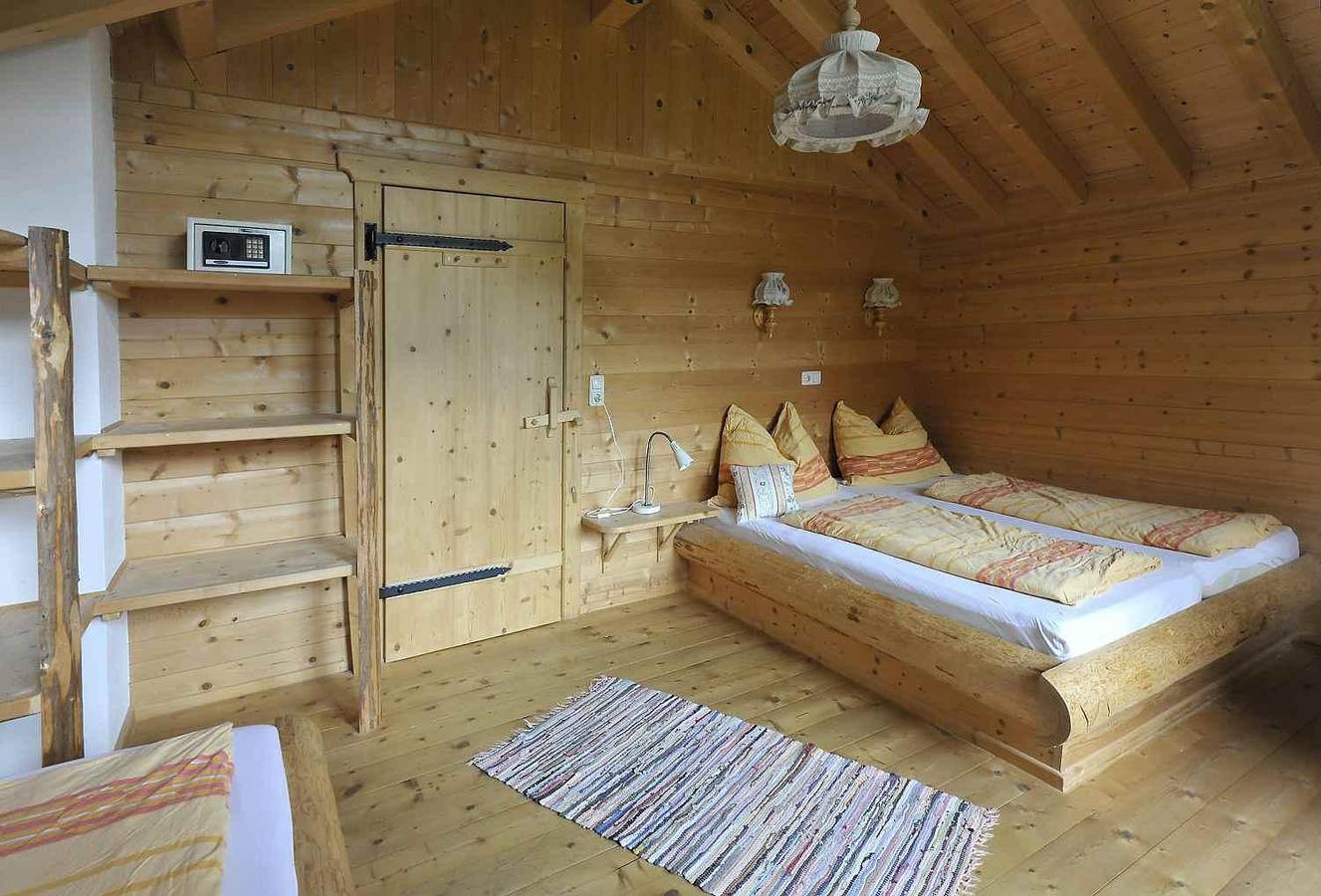 Ganze Ferienwohnung, 180qm Felsenchalet, 3 Schlafräume in Gramais, Außerfern