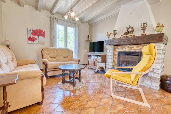 Gîte pour 8 personnes, avec terrasse dans Boulazac Isle Manoire - 2