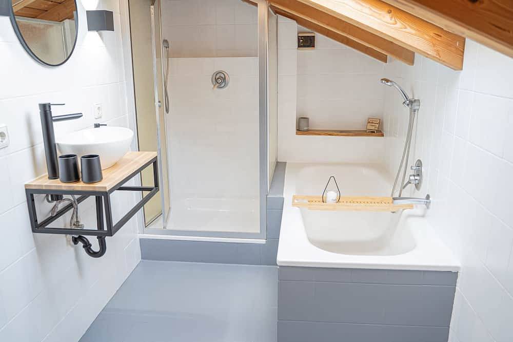 Ganze Wohnung, Ferienwohnung Auszeit 2 in Ainring, Rupertiwinkel