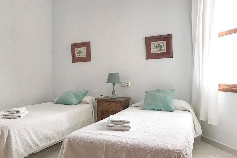 Entire apartment, Sea front partment on Puerto Pollença Pinewalk, Kika in Port de Pollença, Pollença
