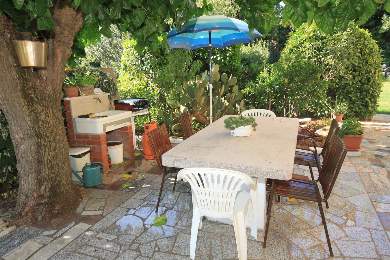 Ganze Wohnung, 2-Zimmer-Ferienwohnung mit Terrasse Basanija, Umag A-7149-b in Umag, Umag und Umgebung