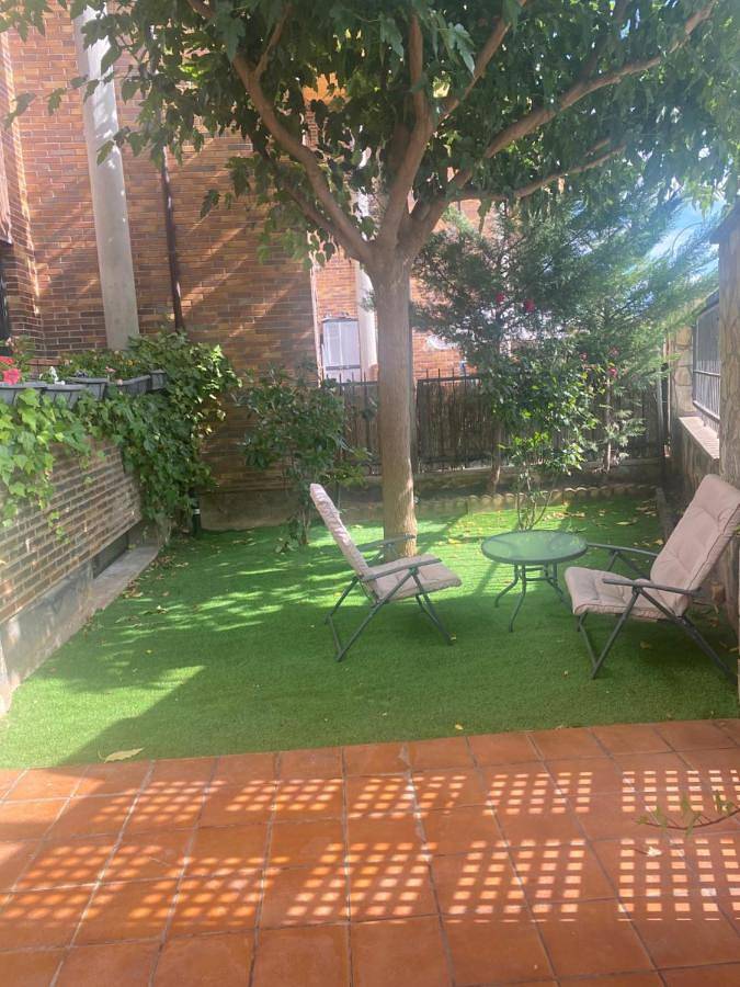 Apartamento para 12 personas, con Balcón y Terraza además de Jardín y Vistas en Calatayud