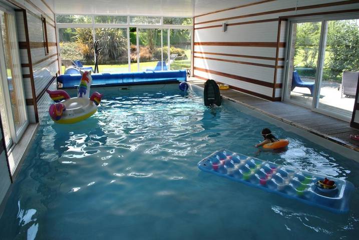 Location de vacances pour 8 personnes, avec vue ainsi que piscine et jardin, animaux acceptés à Plouguin - 2