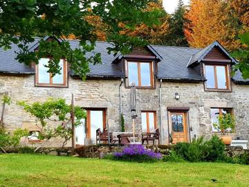 Cottage pour 2 personnes, avec vue ainsi que terrasse et jardin à Madranges