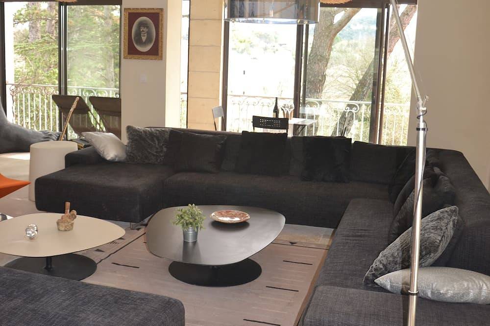 Vaison city center Villa Calou with swimming pool in 4000m2 park, magnificent view in Vaison-la-Romaine, Parc naturel régional du Mont-Ventoux