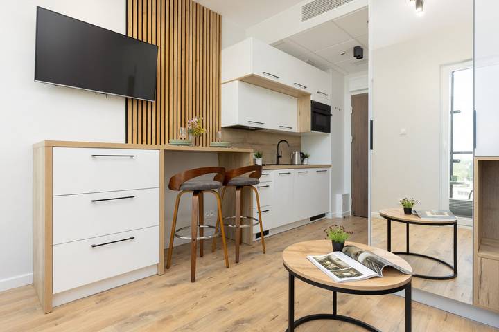 Entire holiday apartment, Cozy Studio | Air Conditioning | Balcony in Warsaw, Masovia