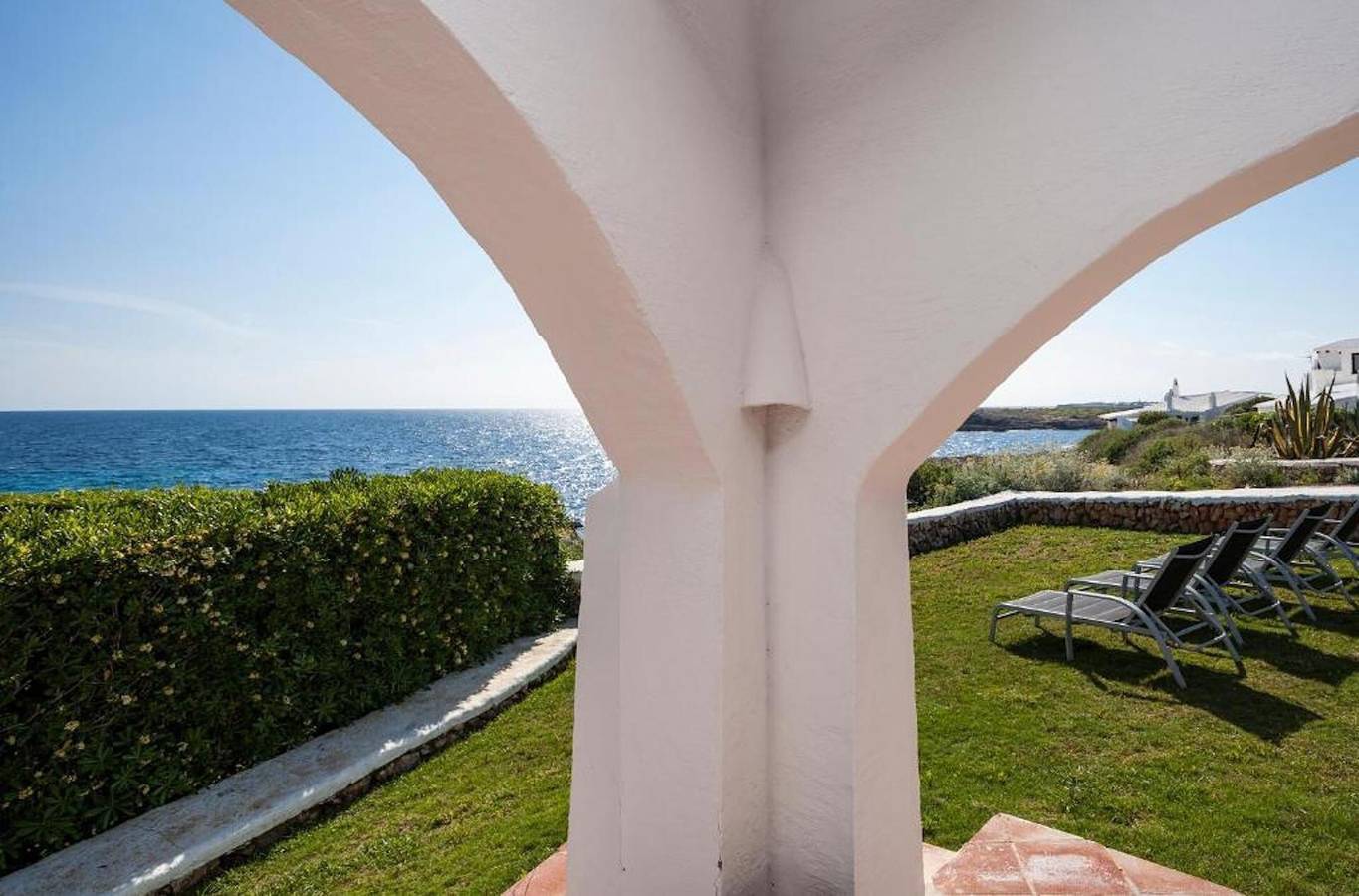 Villa 'Bini Sek' con vistas al mar, terraza privada y aire acondicionado in Binibeca, Sant Lluís