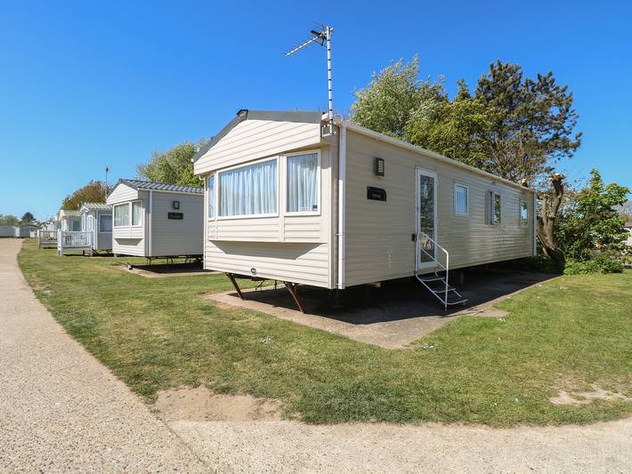 Bungalow for 8 people, with Pool in Suffolk