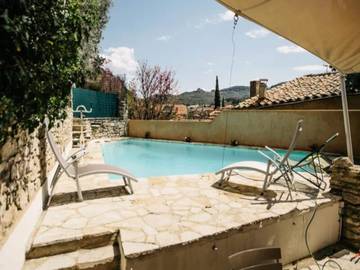 Ferienwohnung für 8 Personen, mit Pool und Garten sowie Terrasse in Apt