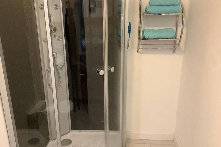 Gîte pour 2 personnes, avec terrasse et jardin à Saint-Martin-de-Cenilly - 4