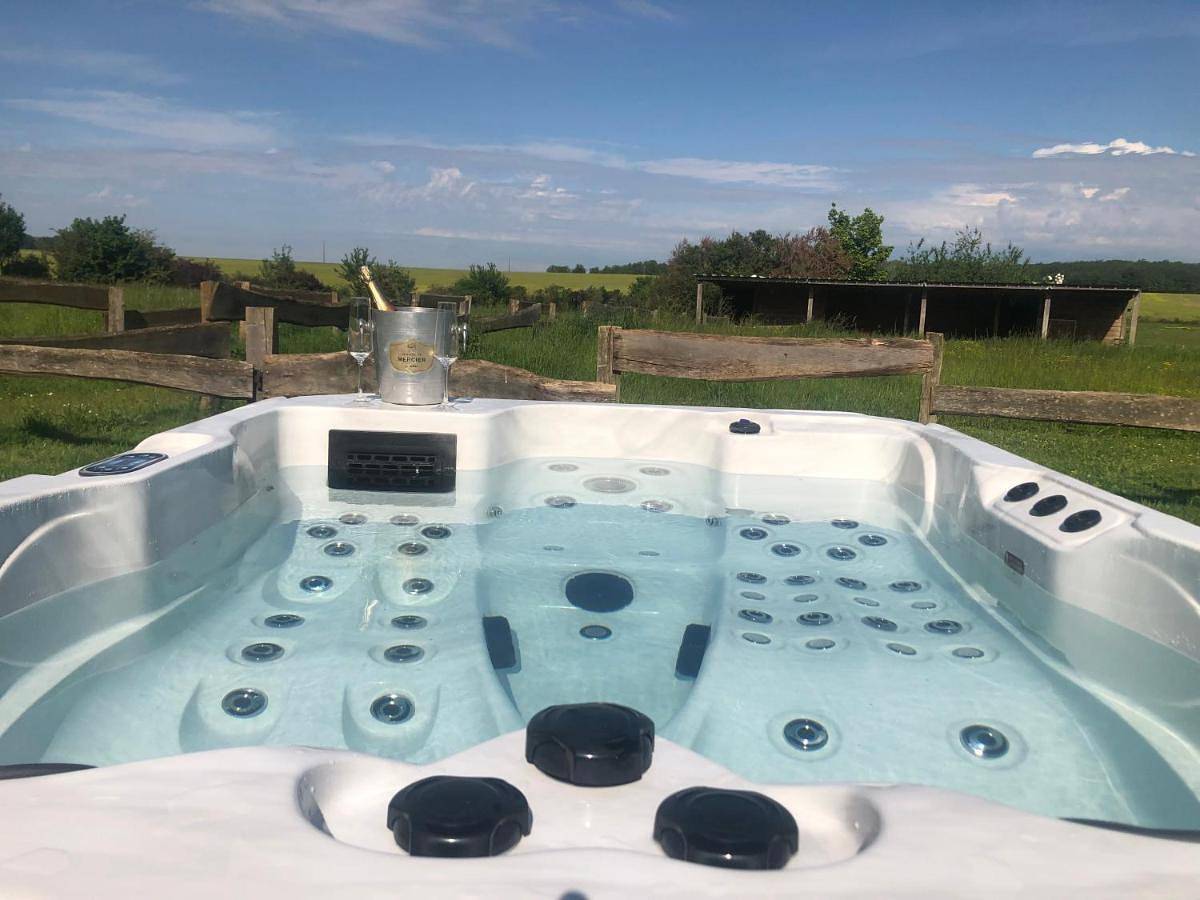Le Spa est dans le Pré in Triguères, Région de Montargis