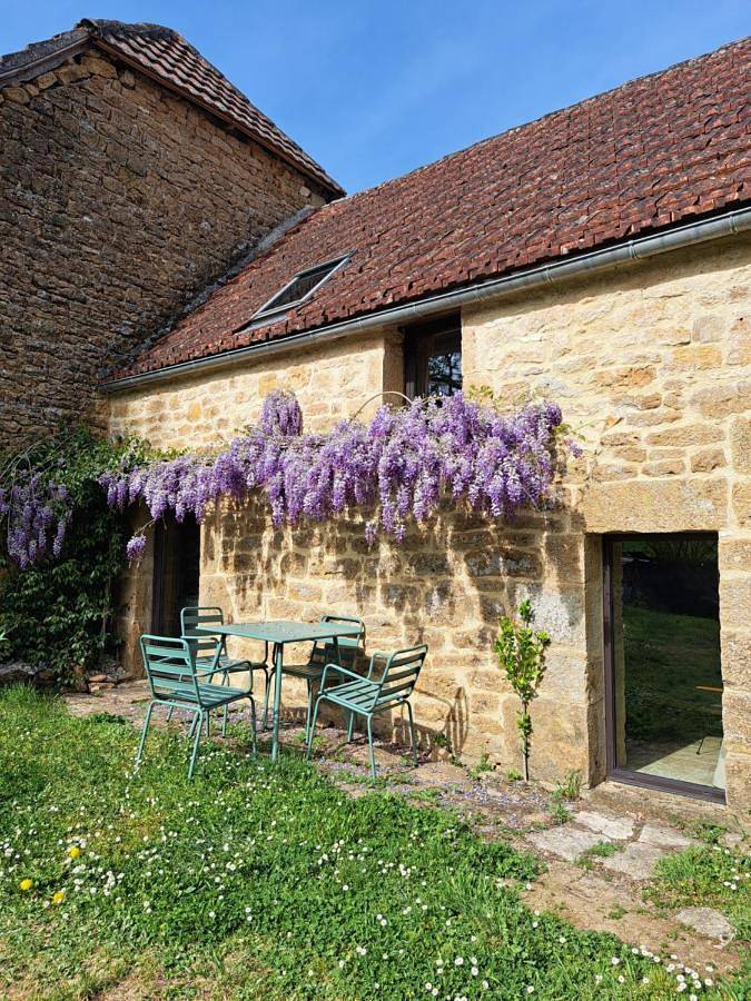 Location de vacances pour 4 personnes, avec piscine ainsi que terrasse et jardin à Strenquels - 2