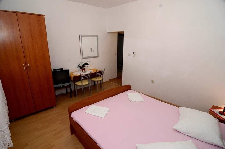 Ferienwohnung für 2 Personen, mit Balkon/Terrasse in Makarska
