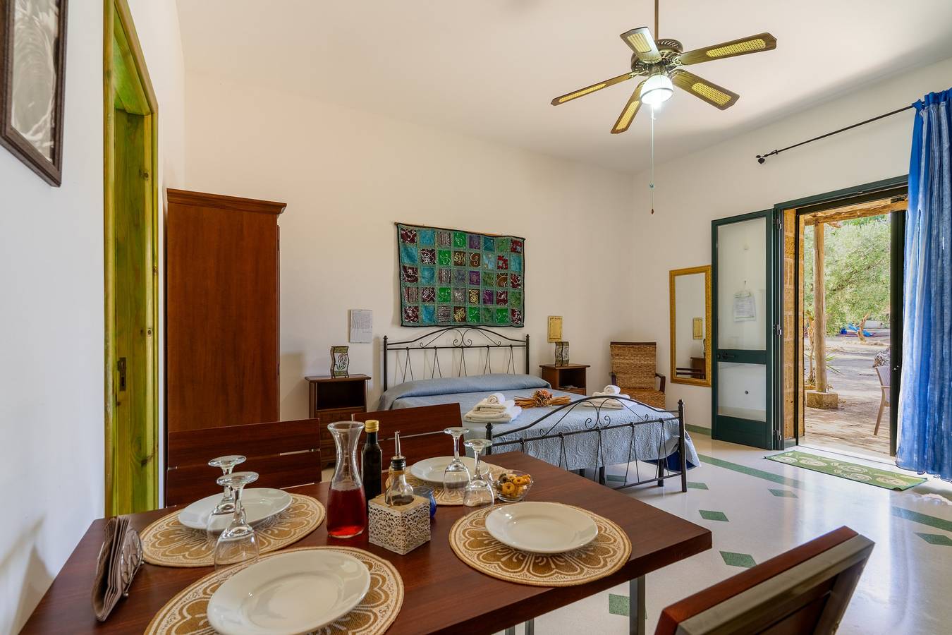 Entire apartment, Holiday Apartment "Domus Mea Salento Arazzo Blu" with Shared Pool & Wi-Fi in Gulf of Taranto