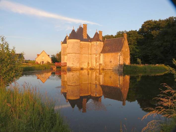 Location de vacances pour 2 personnes, avec vue sur le lac ainsi que jardin et vue à Thilouze - 4