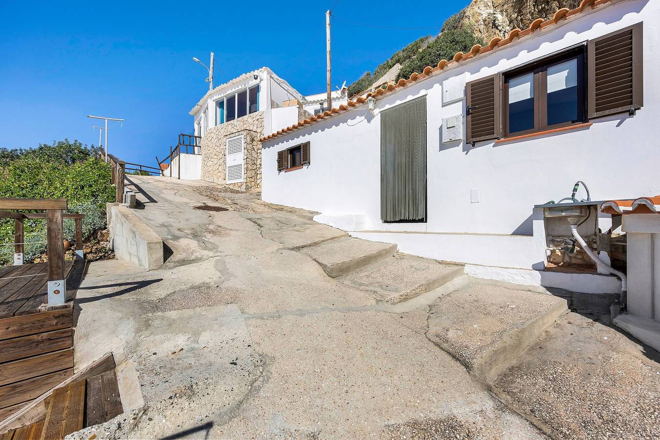 Casa de vacaciones 'Abrigo Do Pescador' con vistas al mar, terraza privada y Wi-Fi in Arrifana, Aljezur