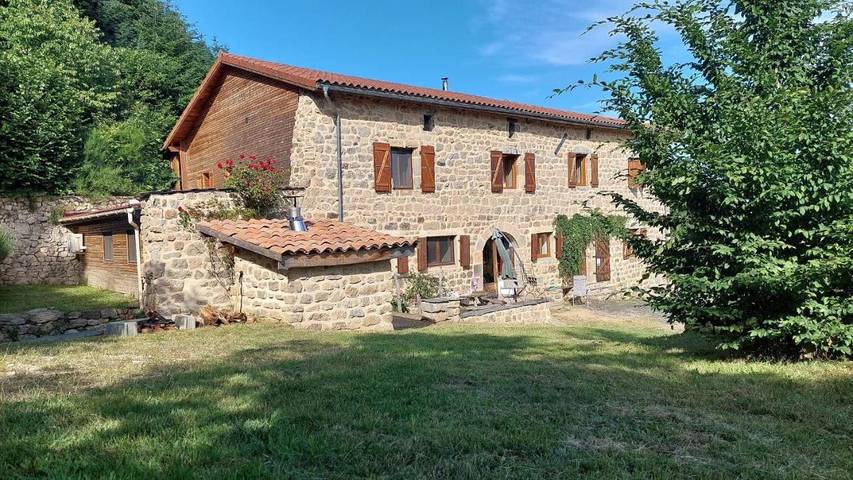 Cottage pour 2 personnes, avec jardin et vue à Saint-Jean-Roure