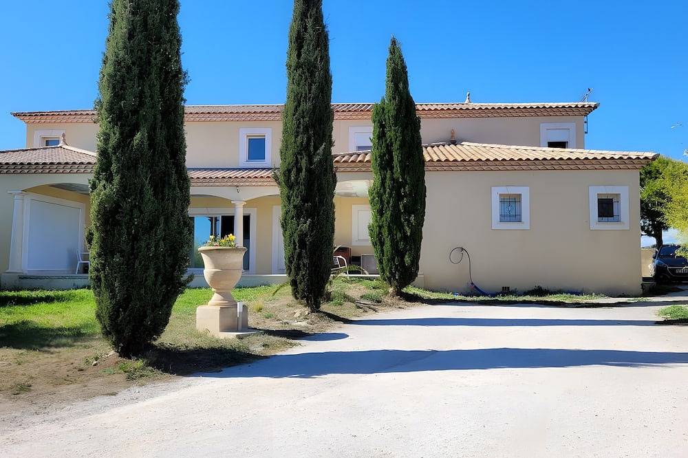 Appartement entier, Appartement Céraria avec piscine partagée in Loupian, Côte méditerranéenne (France)