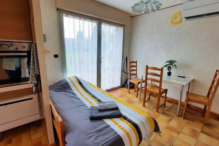 Entire apartment, Studio in the quiet and bright countryside in Sermange, Jura