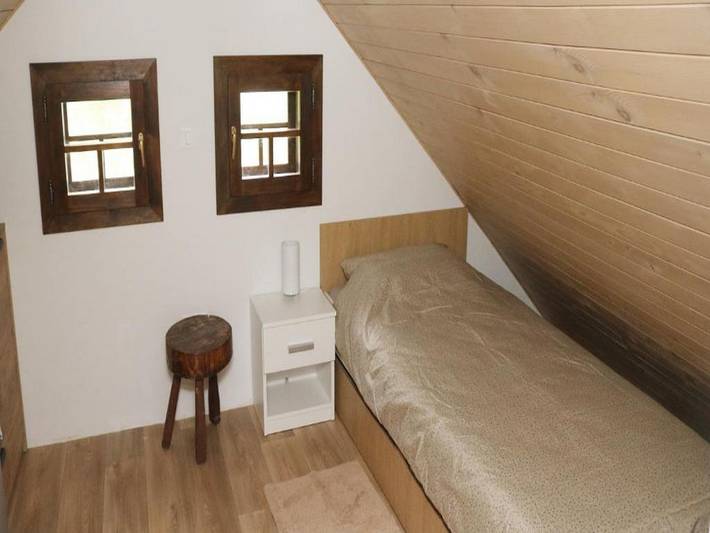 Ferienhaus für 5 Personen, mit Whirlpool und Balkon sowie Garten, kinderfreundlich