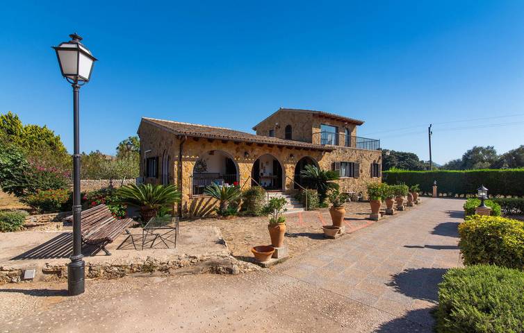 Finca mit Hund für 8 Personen, mit Terrasse in Artà