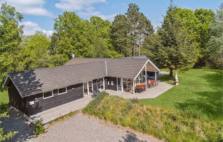 Ferienhaus für 20 Personen, mit Whirlpool und Terrasse sowie Garten und Sauna in Lolland
