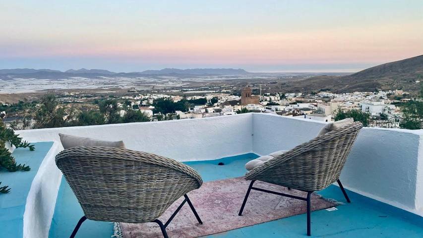 Casa de vacaciones para 8 personas, con vistas además de piscina y jardín - 1