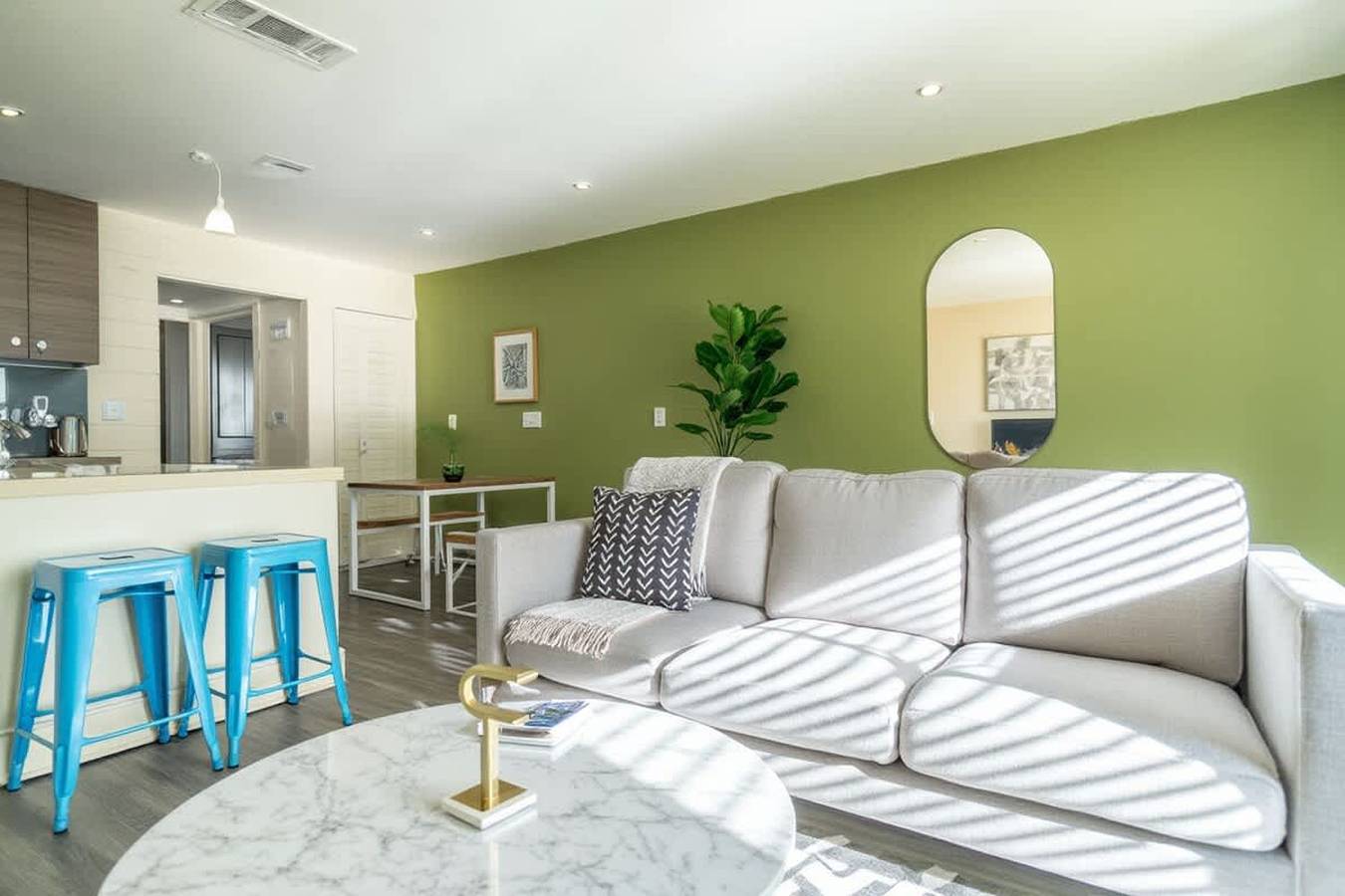 Apartamento entero, Stylish King 1Br 8 Min to Downtown  Pool  Gym   Parking 04 in Austin, Condado de Travis