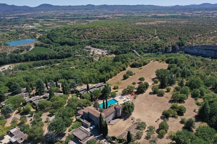 Parc de vacances pour 2 personnes, avec piscine et bassin pour enfant ainsi que balcon et jardin en Ardèche - 2