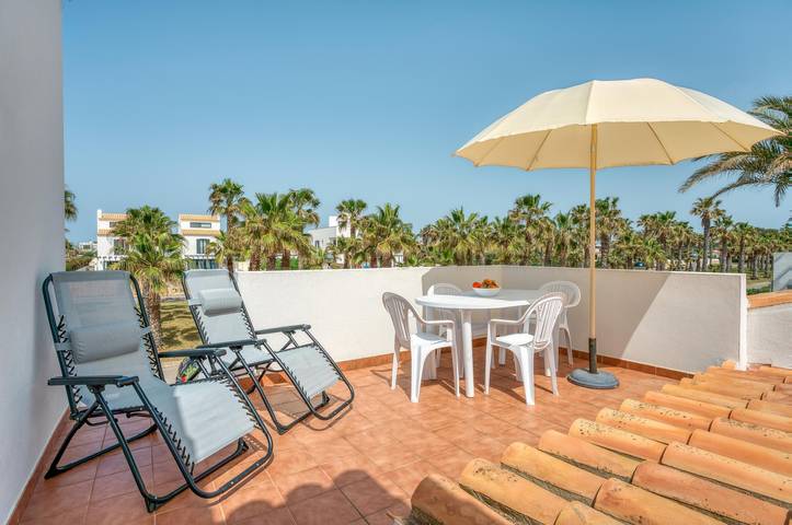 Apartamento entero, Apartamento "Son Blanc II" cerca de la playa con piscina, aire acondicionado, terraza y jardín; aparcamiento disponible in Son Blanc, Ciudadela