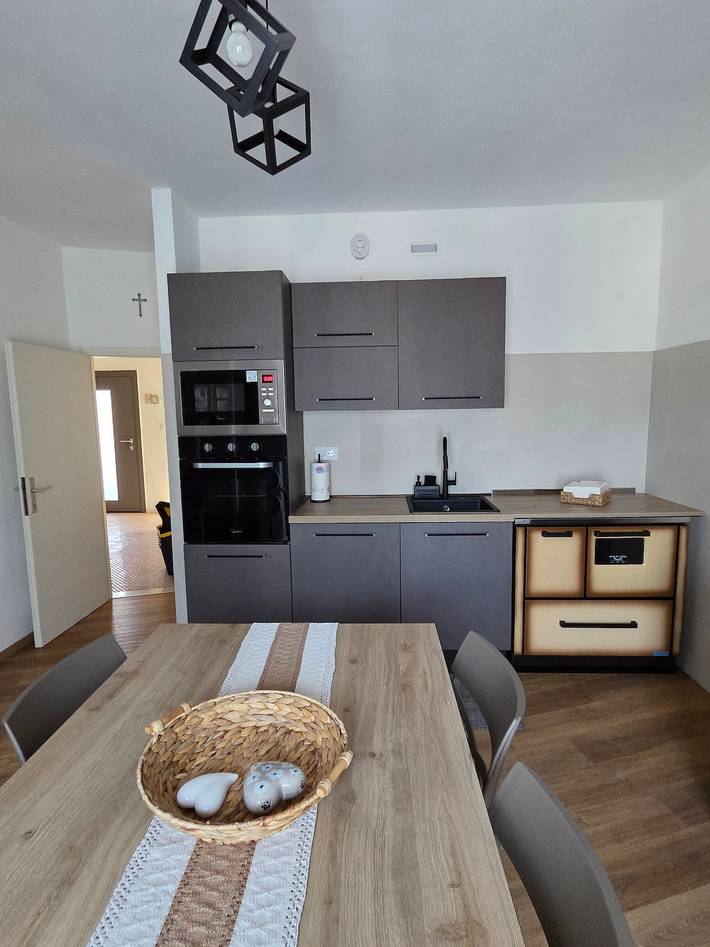 Entire apartment, "Casa Elda" Apartment with Mountain View, Balcony, and Wi-Fi in Vigo di Ton, Ton