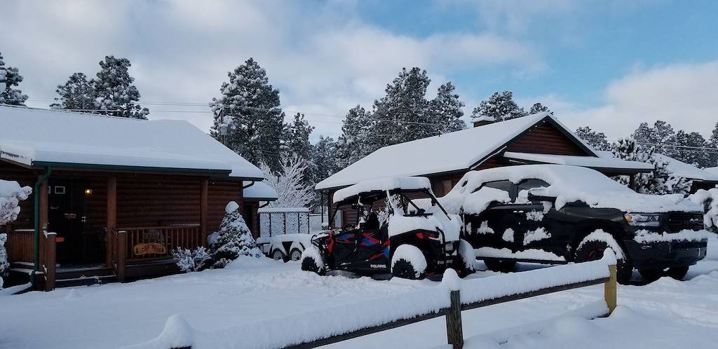 Gemütliche Bärenhütte in Bison Ranch. In der Nähe von Mongollon Rim. Mit einem entspannenden Whirlpool. in Navajo County