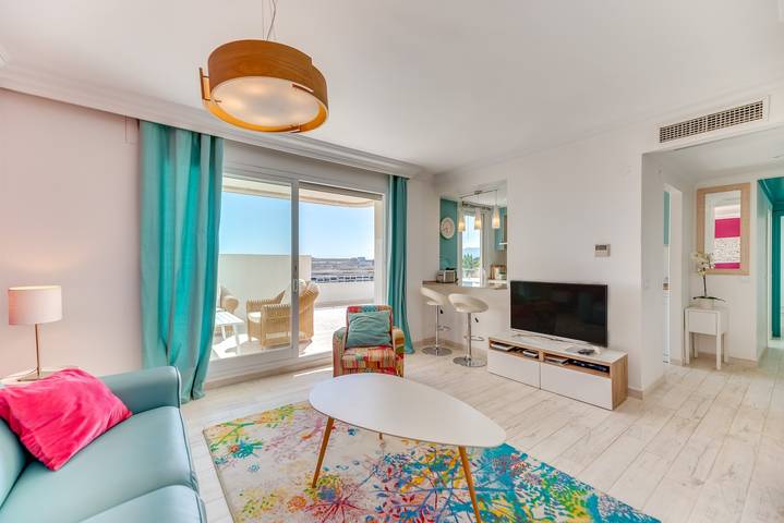 Entire apartment, Apartment 'Marina Banús' with Sea View, Wi-Fi and Air Conditioning in Marbella West, Marbella