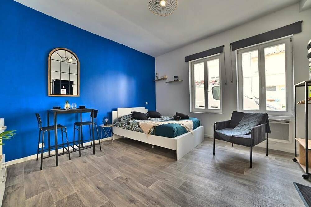 Entire apartment, Paradis Bleu - Hypercentre, 4K Tv, Netflix, Fibre in Saintes, Saintes region
