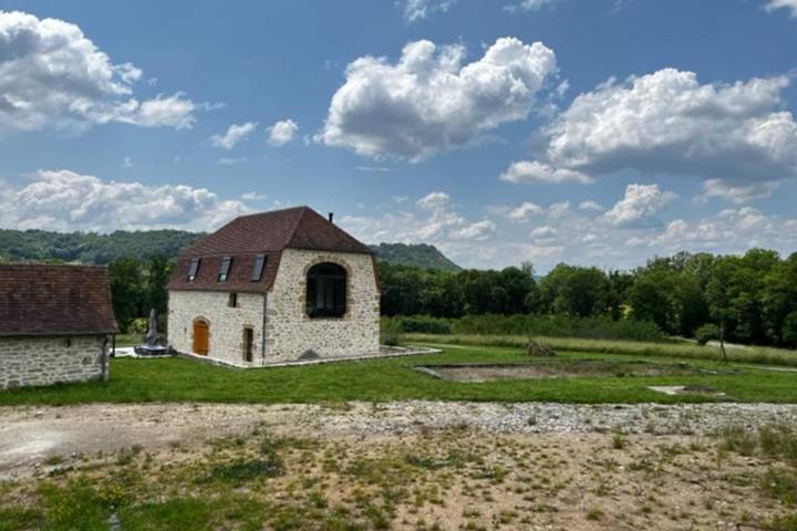 Location de vacances pour 6 personnes, avec terrasse ainsi que jardin et piscine à Bretenoux - 2