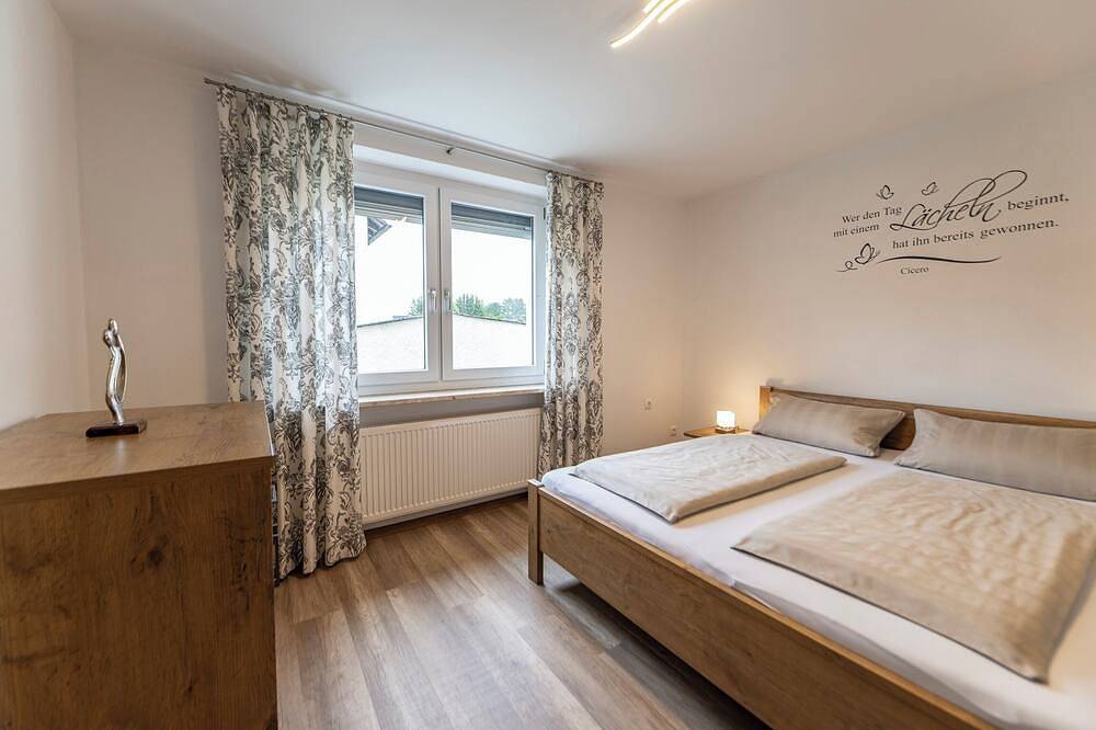 Ganze Wohnung, Ferienwohnung 90qm im Erdgeschoss mit Wintergarten in Moosbach, Naturpark Nördlicher Oberpfälzer Wald