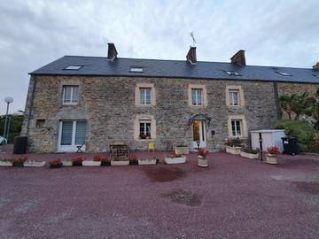 Gîte pour 4 personnes, avec jardin et terrasse à Surtainville