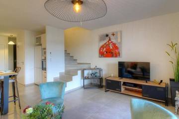 Gîte pour 5 personnes, avec jardin ainsi que jacuzzi et piscine, adapté aux familles dans Plage Cala Rossa