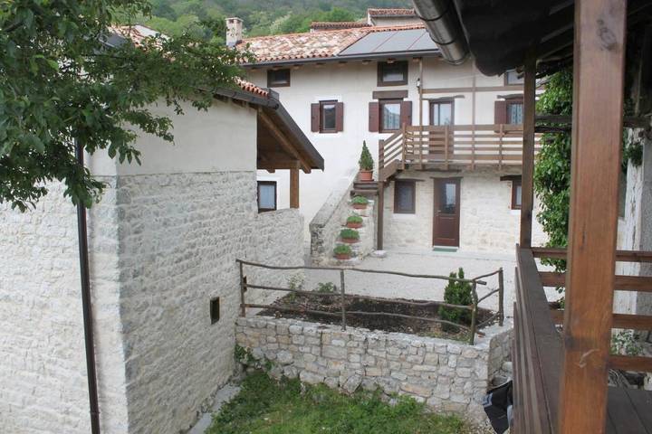 Gîte pour 4 personnes, avec jardin à Polcenigo