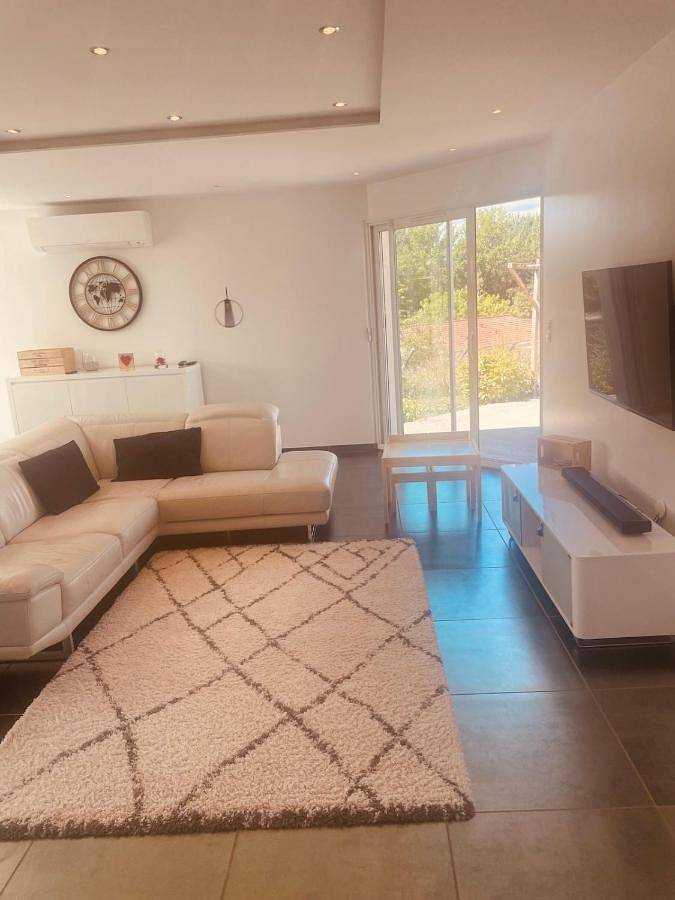 Location de vacances pour 6 personnes, avec Terrasse ainsi que Piscine et Vue dans Saint-Ignat - 3