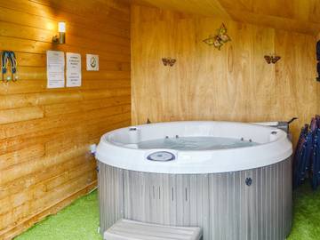 Log Cabin for 2 People in Powys, Mid-Wales, Photo 1